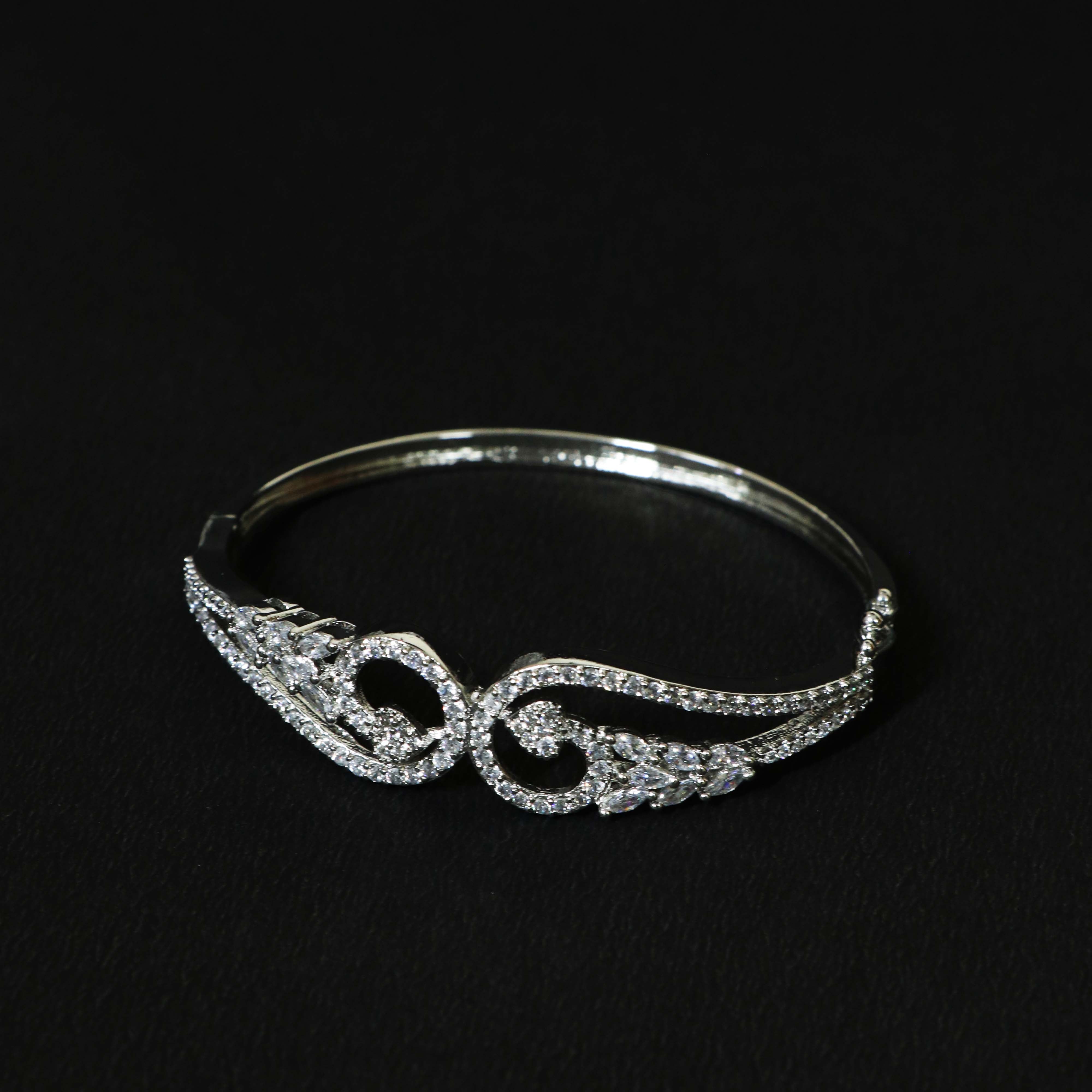 Luxurious Crystal Filigree Bracelet