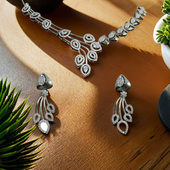 Delicate Leaf Pattern Necklace and Earrings Set